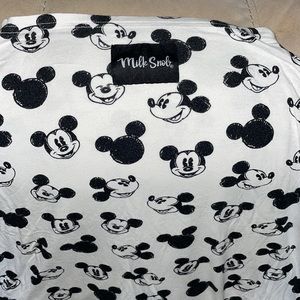 Milk snob car seat cover nursing cover